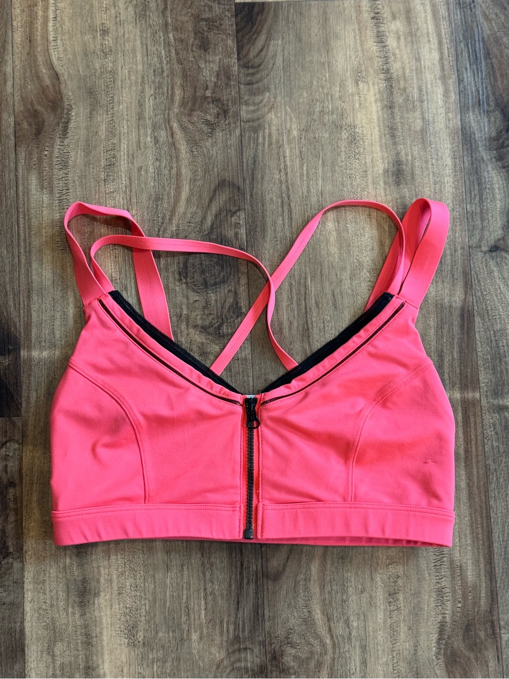 lululemon athletica Coral Front-Zip Strappy Sports Bra - size 4
